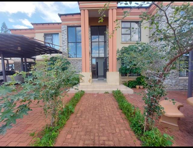 19 BEDROOM COMPLEX FOR SALE IN LAUDIUM
